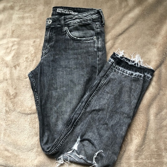 girlfriend fit low waisted ankle jeans - Picture 2 of 2